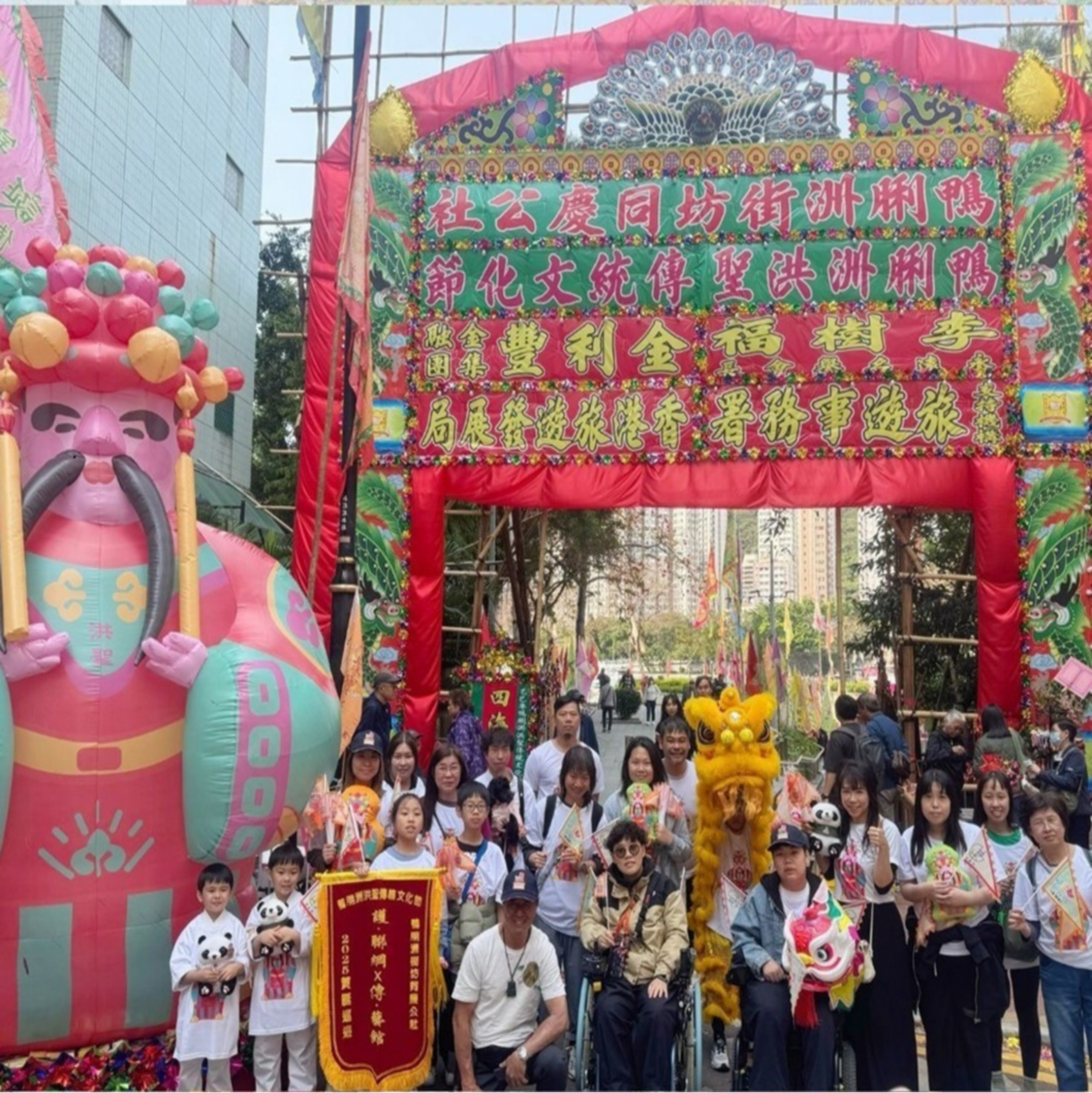 巨型洪聖爺助陣嘉華 &陳嘉敏派禮大巡遊