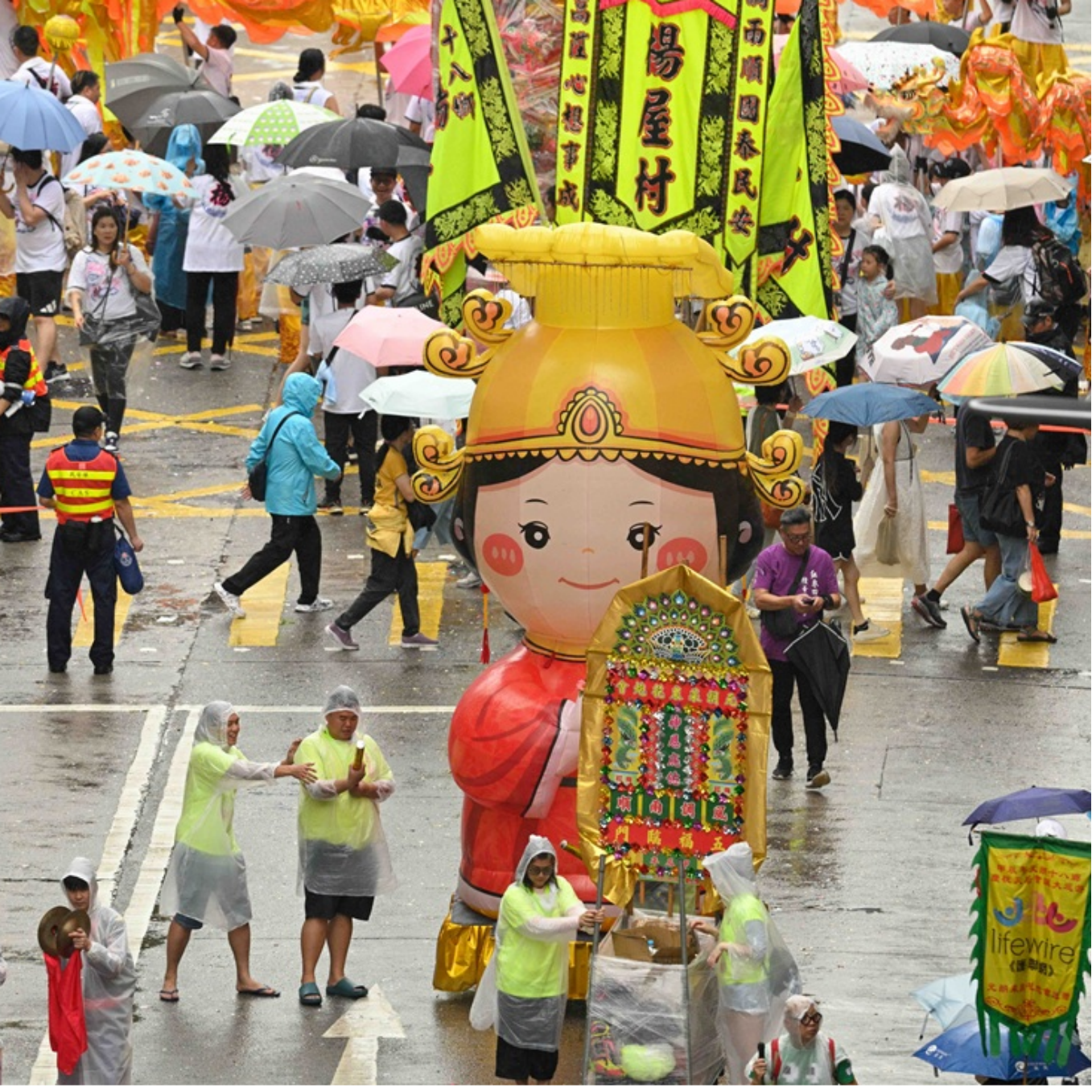 病童初嘗丨天后誕巡遊