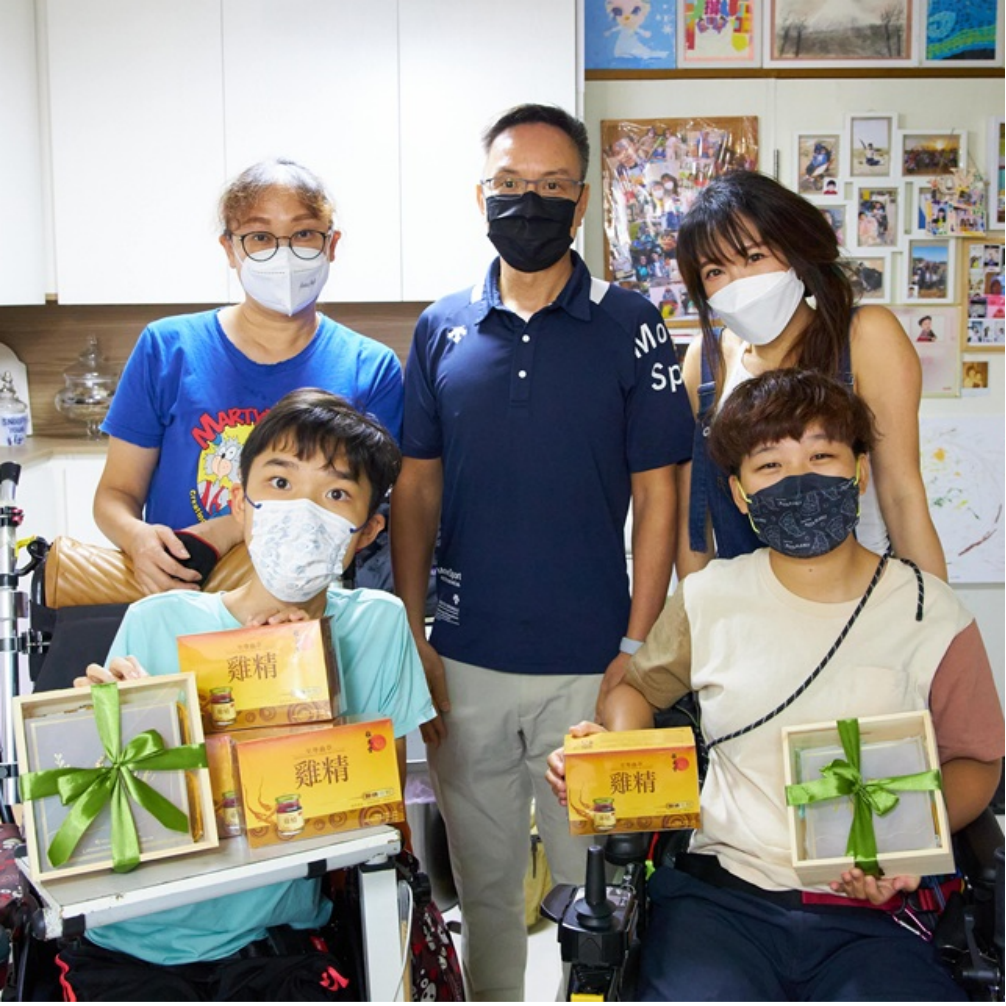 Visiting children with rare diseases and listening to their dreams