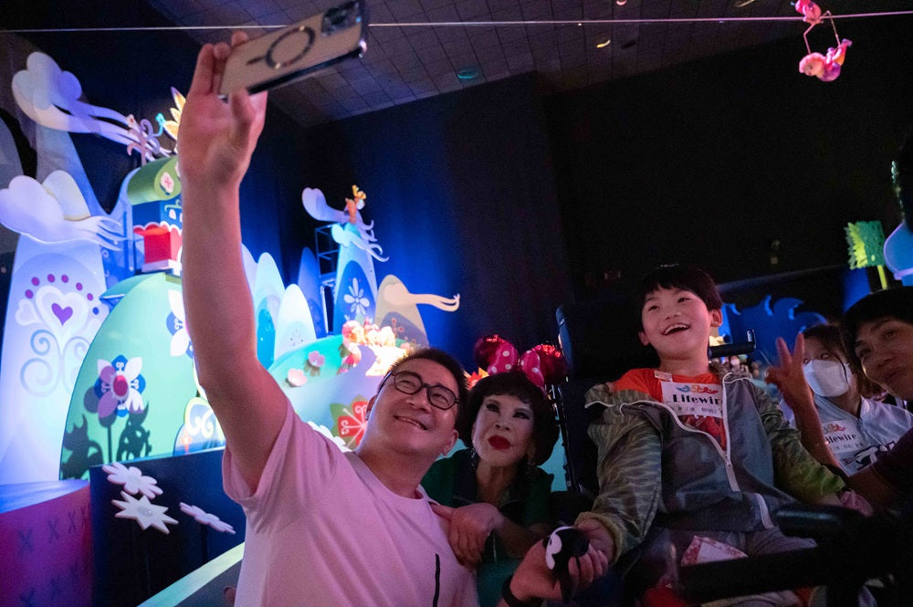 Lana Wong Becomes Minnie Mouse｜Over 100 children visit Disneyland