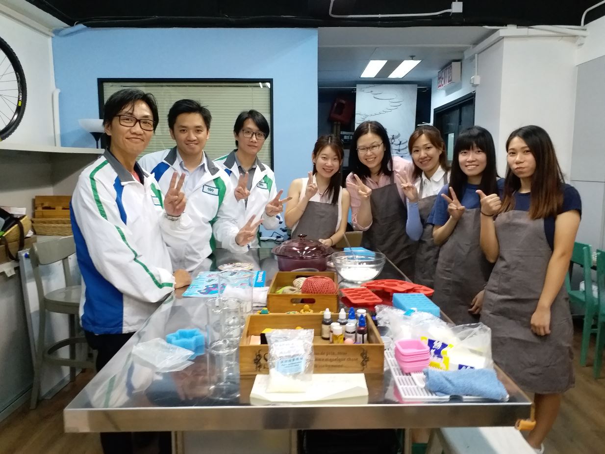 企社責任：手製天然梘 義賣助病童