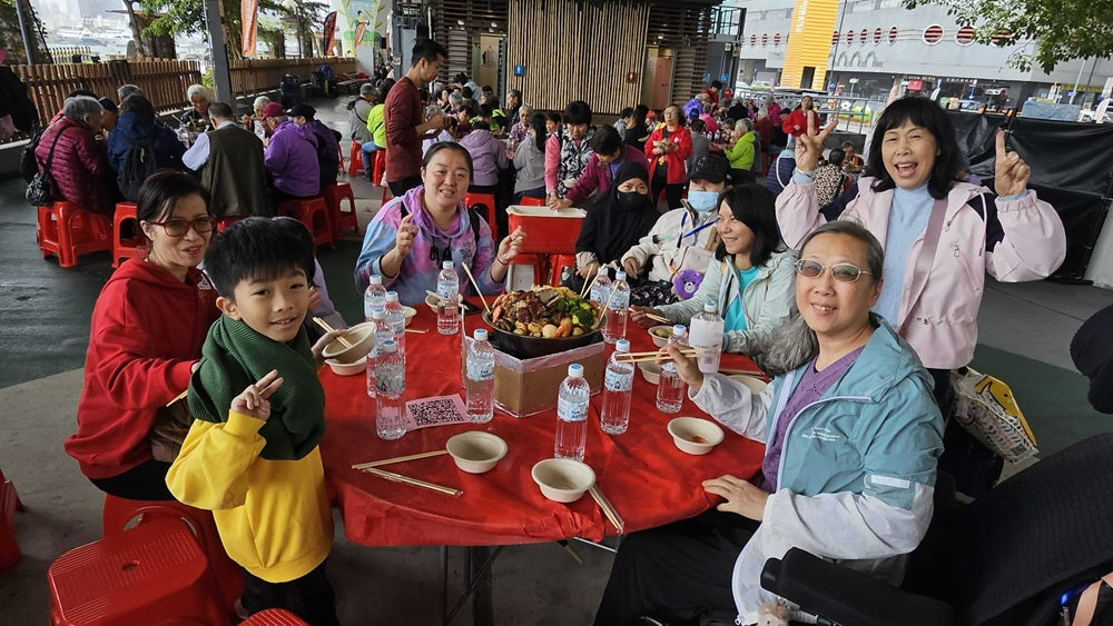 RareDiseaseChildren and over 600 participants gather for a Chinese New Year charity "Poon Choi" feast to share the warmth